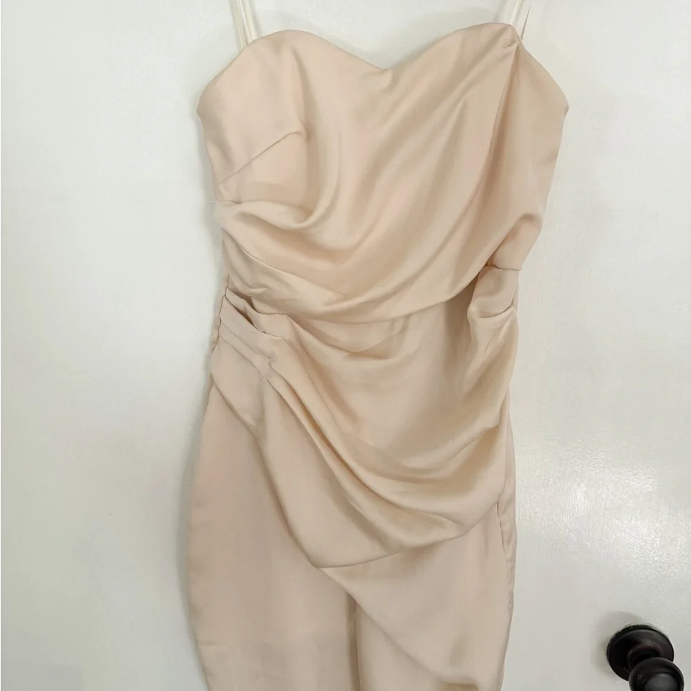 Cream satin strapless dress - Picture 3 of 6